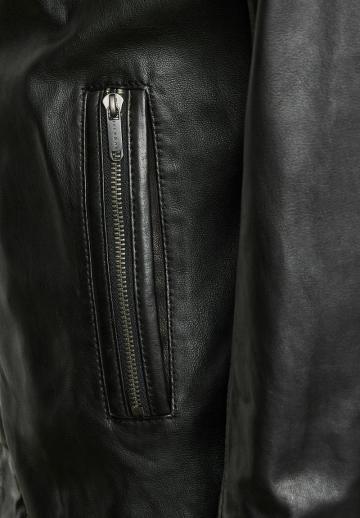 Короткое пальто