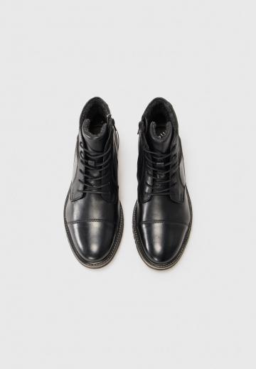 Ботинки на шнуровке