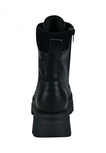 Ботинки на шнуровке