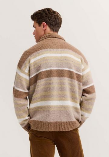 Вязаная кофта