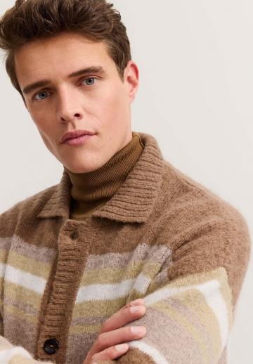 Вязаная кофта