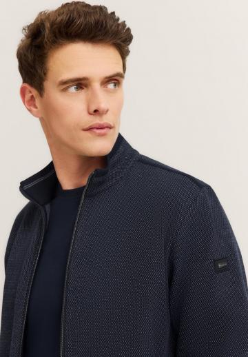 Вязаная кофта