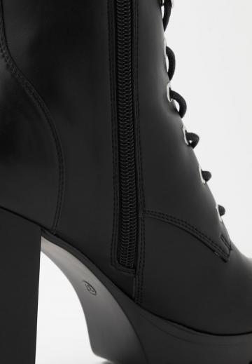 Полусапожки на высоком каблуке