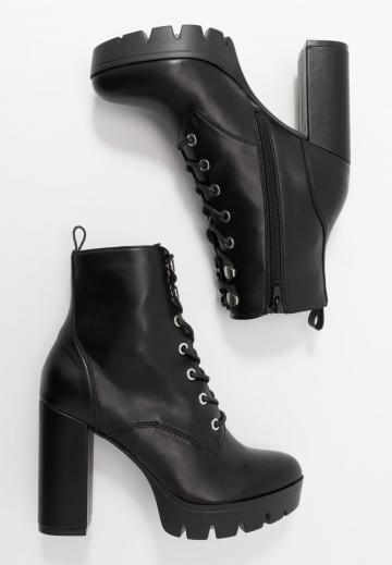 Полусапожки на высоком каблуке