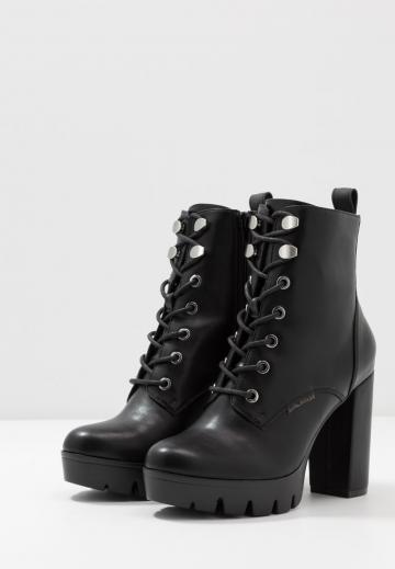 Полусапожки на высоком каблуке