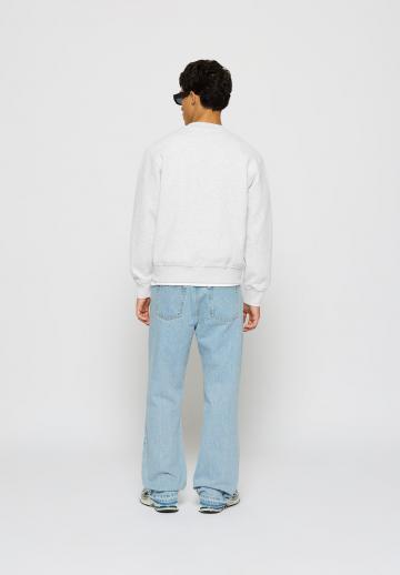 Клешеные джинсы