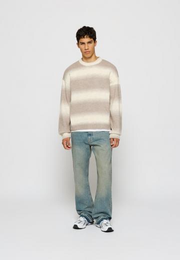 Клешеные джинсы