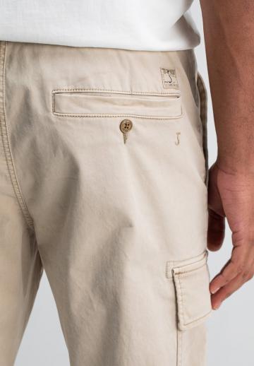 Брюки с накладными карманами