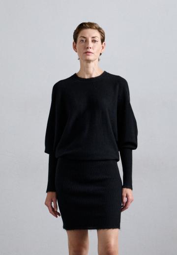 Вязаное платье