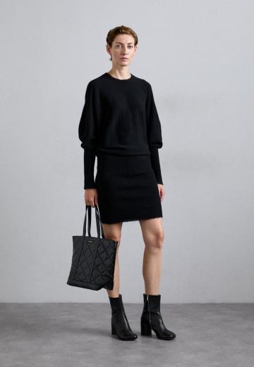 Вязаное платье