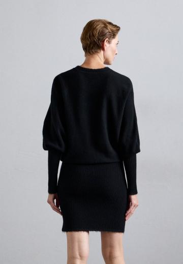 Вязаное платье