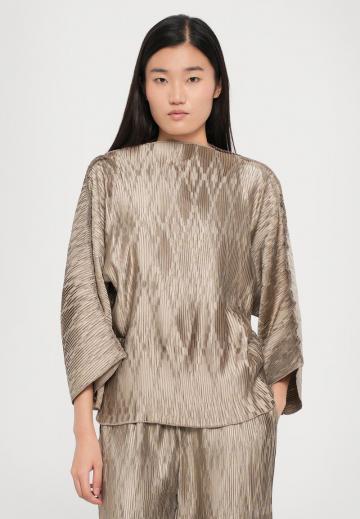 Атласная блузка