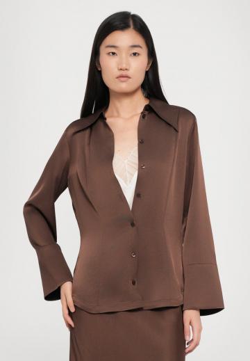 Атласная блузка