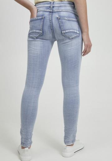 Узкие джинсы