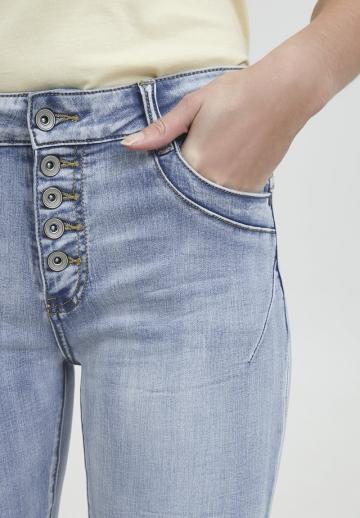 Узкие джинсы