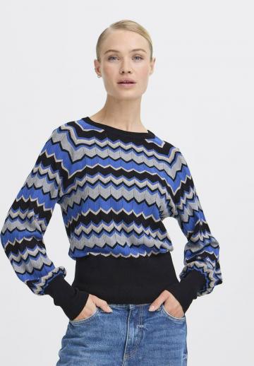 Пуловер в полоску