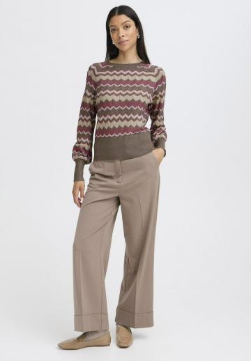 Пуловер в полоску