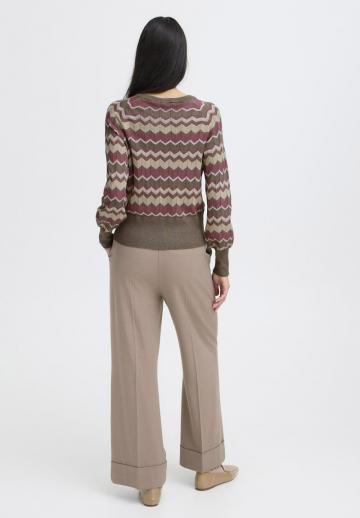 Пуловер в полоску