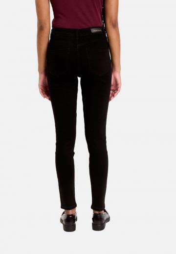 Узкие джинсы