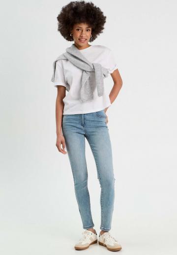 Узкие джинсы