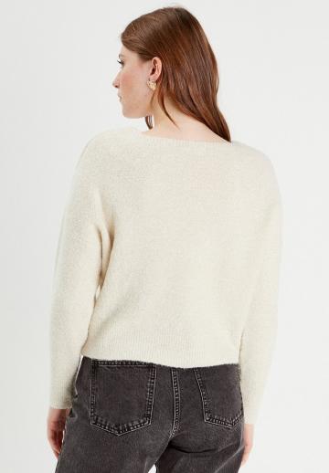 Пуловер с вырезом V