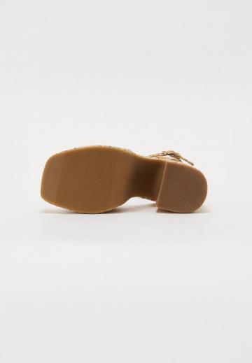 Босоножки на платформе