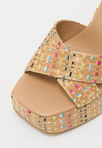 Босоножки на платформе