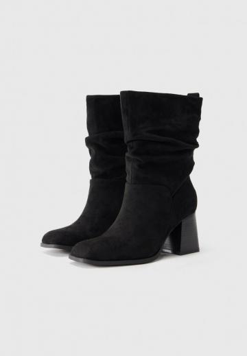 Высокие сапоги