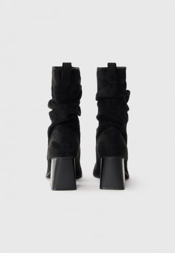 Высокие сапоги