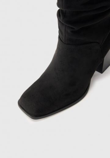 Высокие сапоги