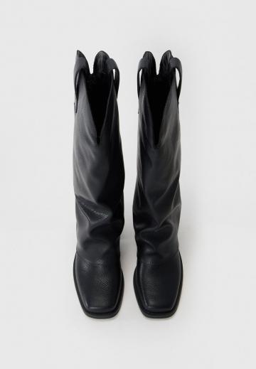 Высокие сапоги