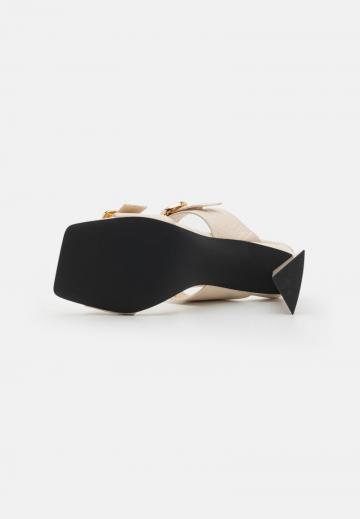 Босоножки на каблуке