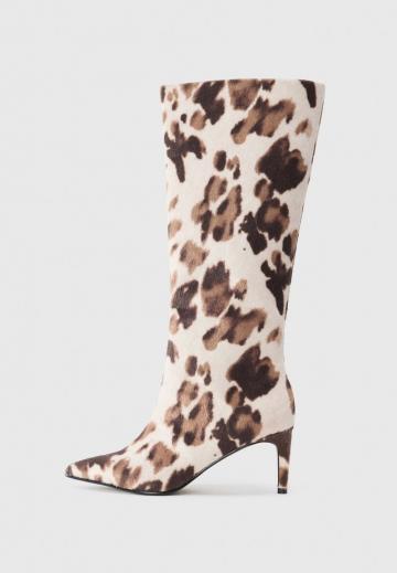 Высокие сапоги