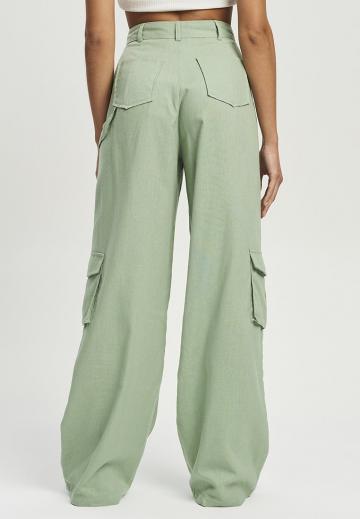 Брюки с накладными карманами
