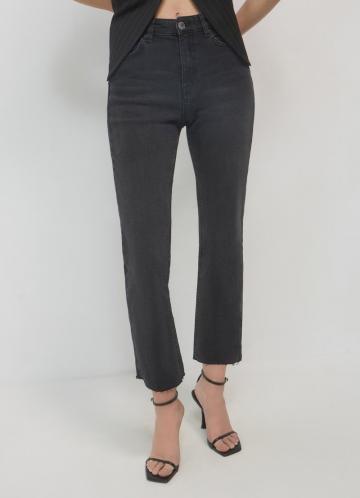 Короткие джинсы