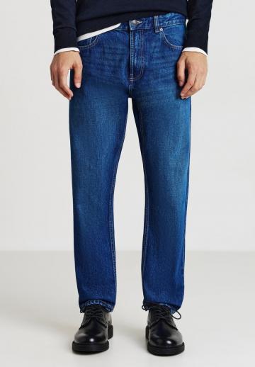 Узкие джинсы