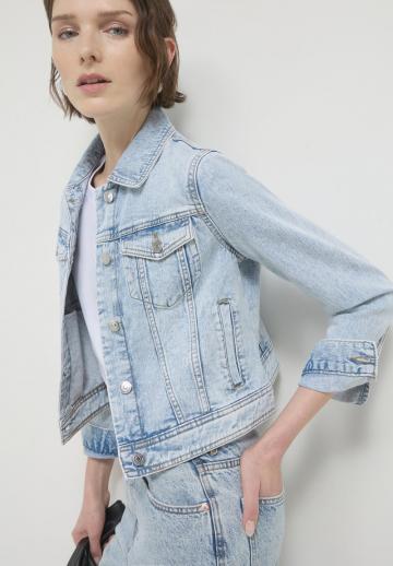 Джинсовая куртка