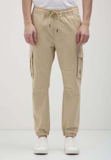 Брюки с накладными карманами