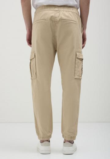 Брюки с накладными карманами