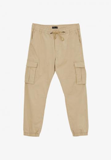 Брюки с накладными карманами