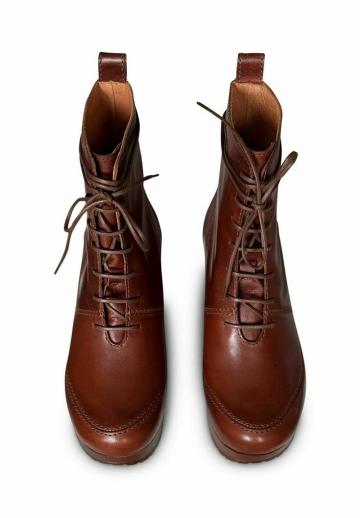 Ботинки на шнуровке