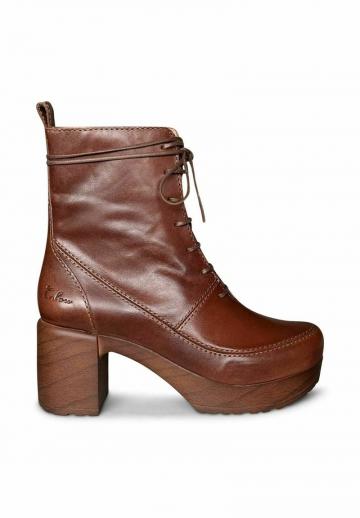 Ботинки на шнуровке