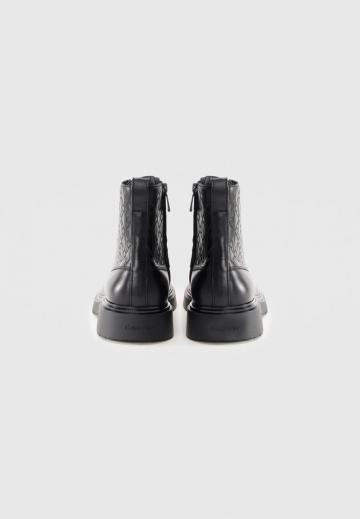 Ботинки на шнуровке