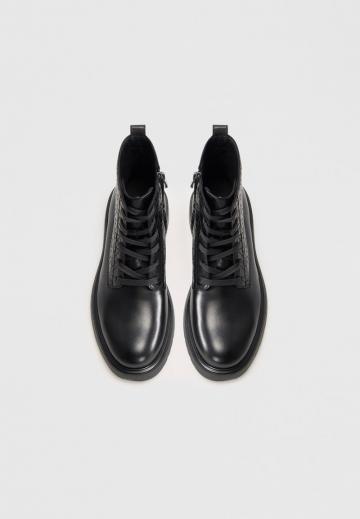 Ботинки на шнуровке