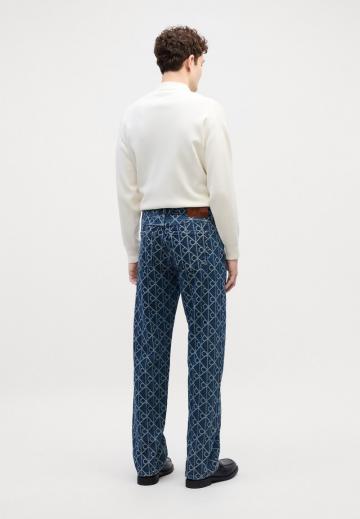 Прямые джинсы