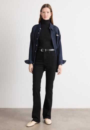 Узкие джинсы