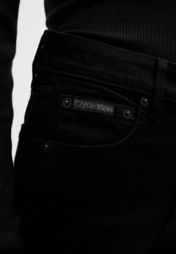 Узкие джинсы