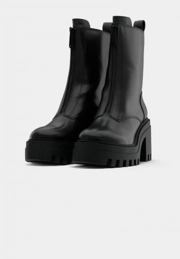 Высокие сапоги