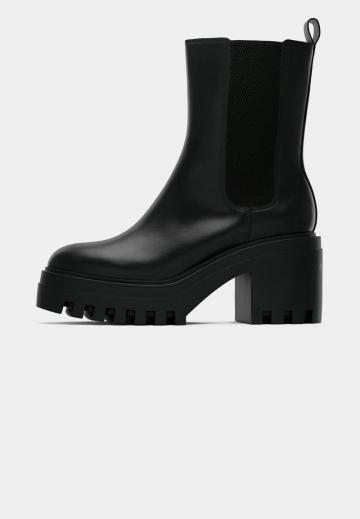 Полусапожки на высоком каблуке