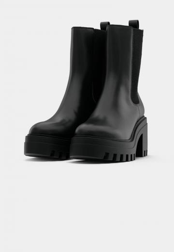 Полусапожки на высоком каблуке